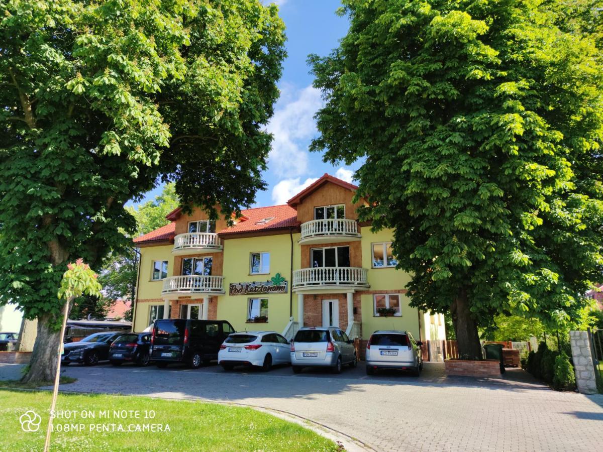 Pokoje Goscinne Pod Kasztanami Łeba Buitenkant foto